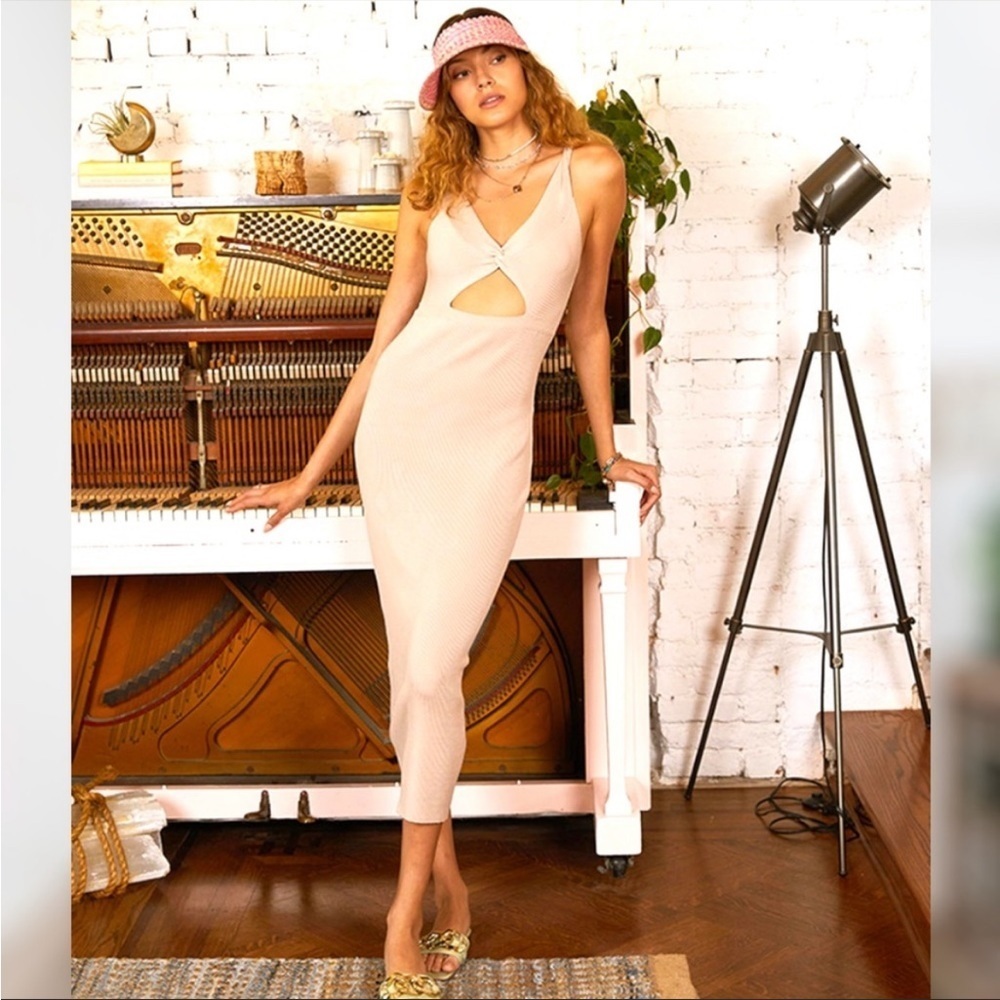 HEARTLOOM Kessy Twist Front Bodycon midi ARITZIA Dress in Sand Size M